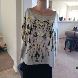 Kenneth Cole M artsy floral scape poncho top